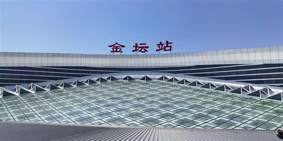19屋顶玻璃排烟窗.jpg