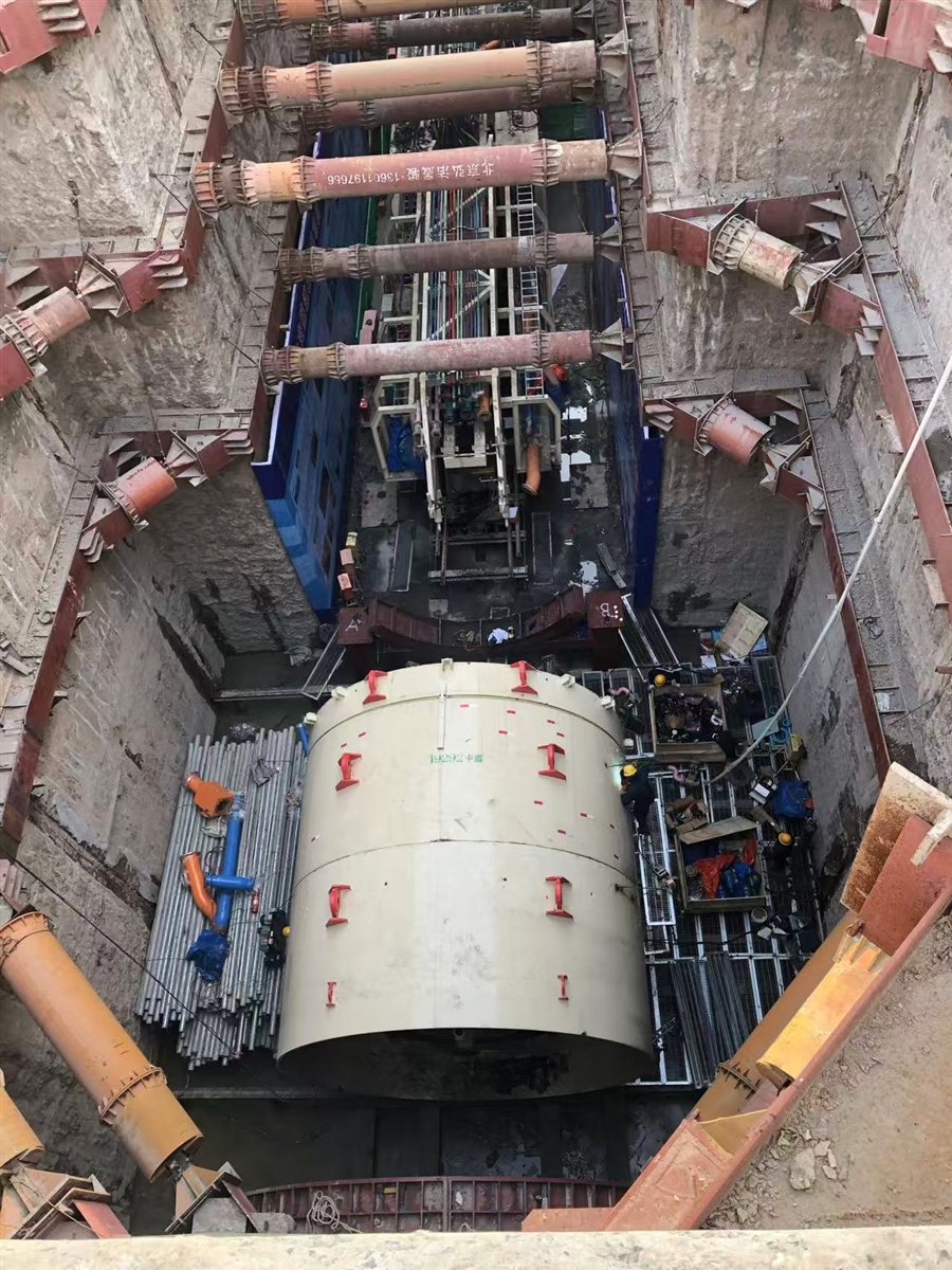 05.盾构机组装.jpg