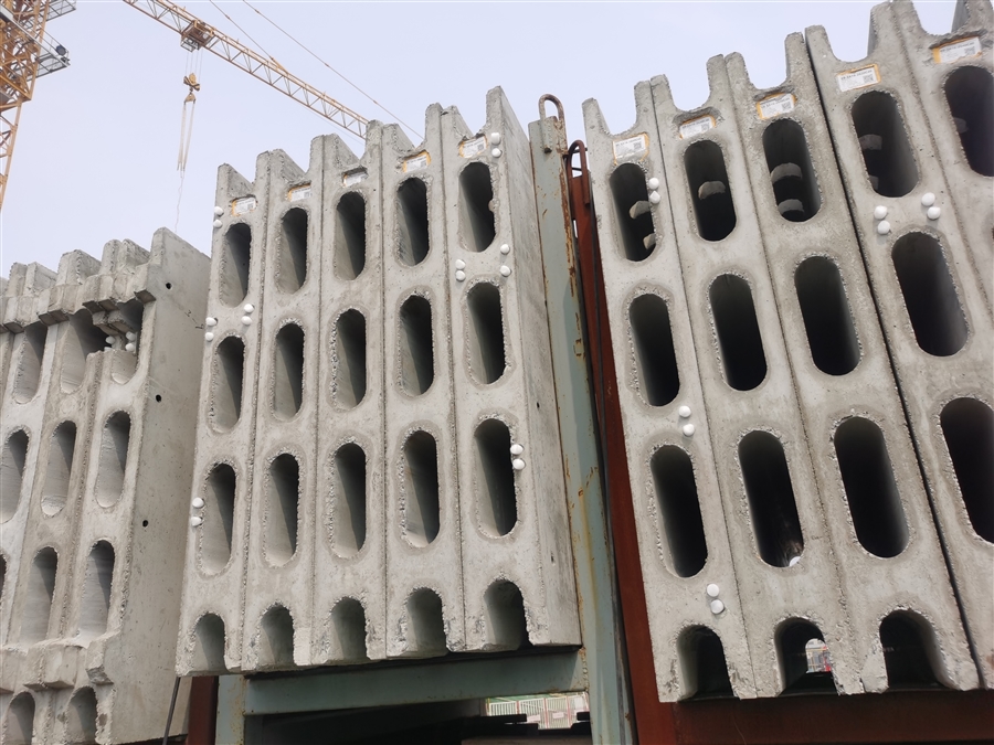 20带肋叠合墙堆放照片.jpg