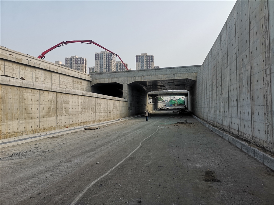 照片10_U槽施工.jpg