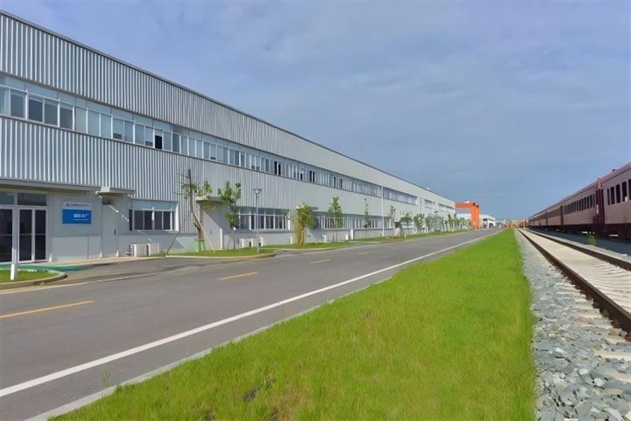 8轮对转向架联合厂房外部实景图.jpg