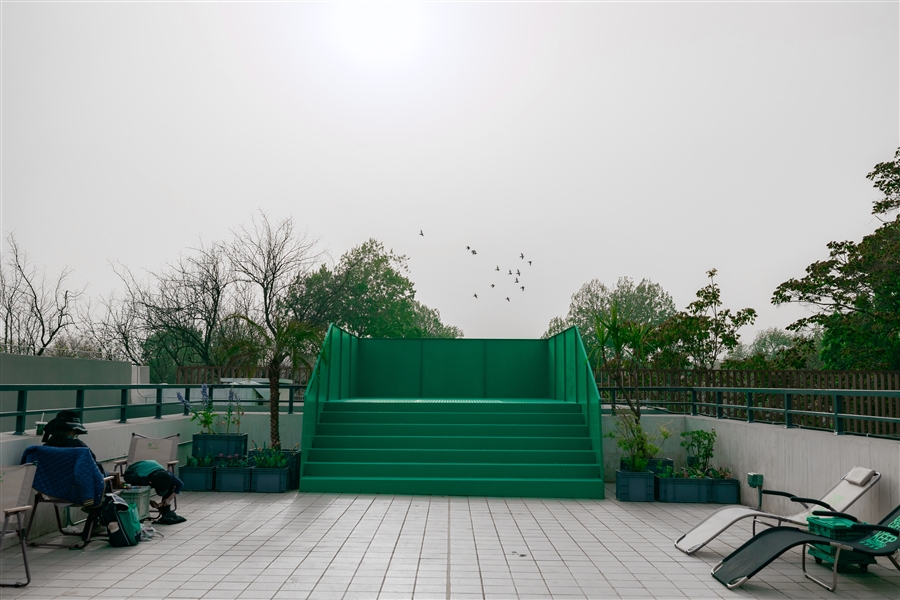 09_屋顶平台休息区.jpg