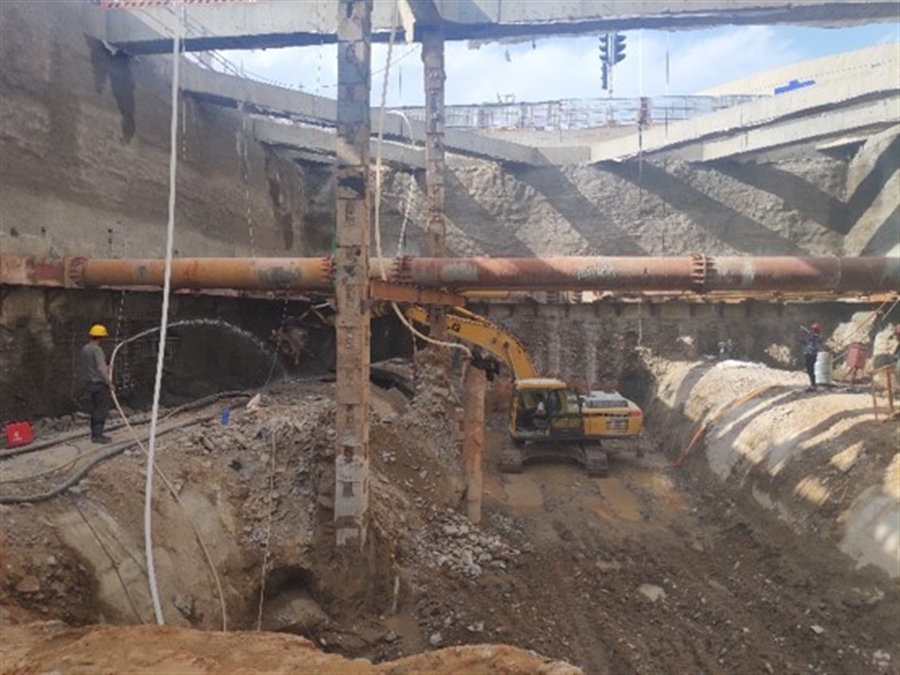 雁南路站先隧后站基坑.jpg