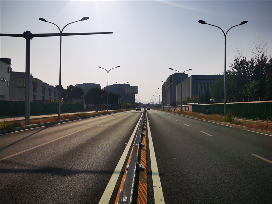 13铁路东侧主路.jpg