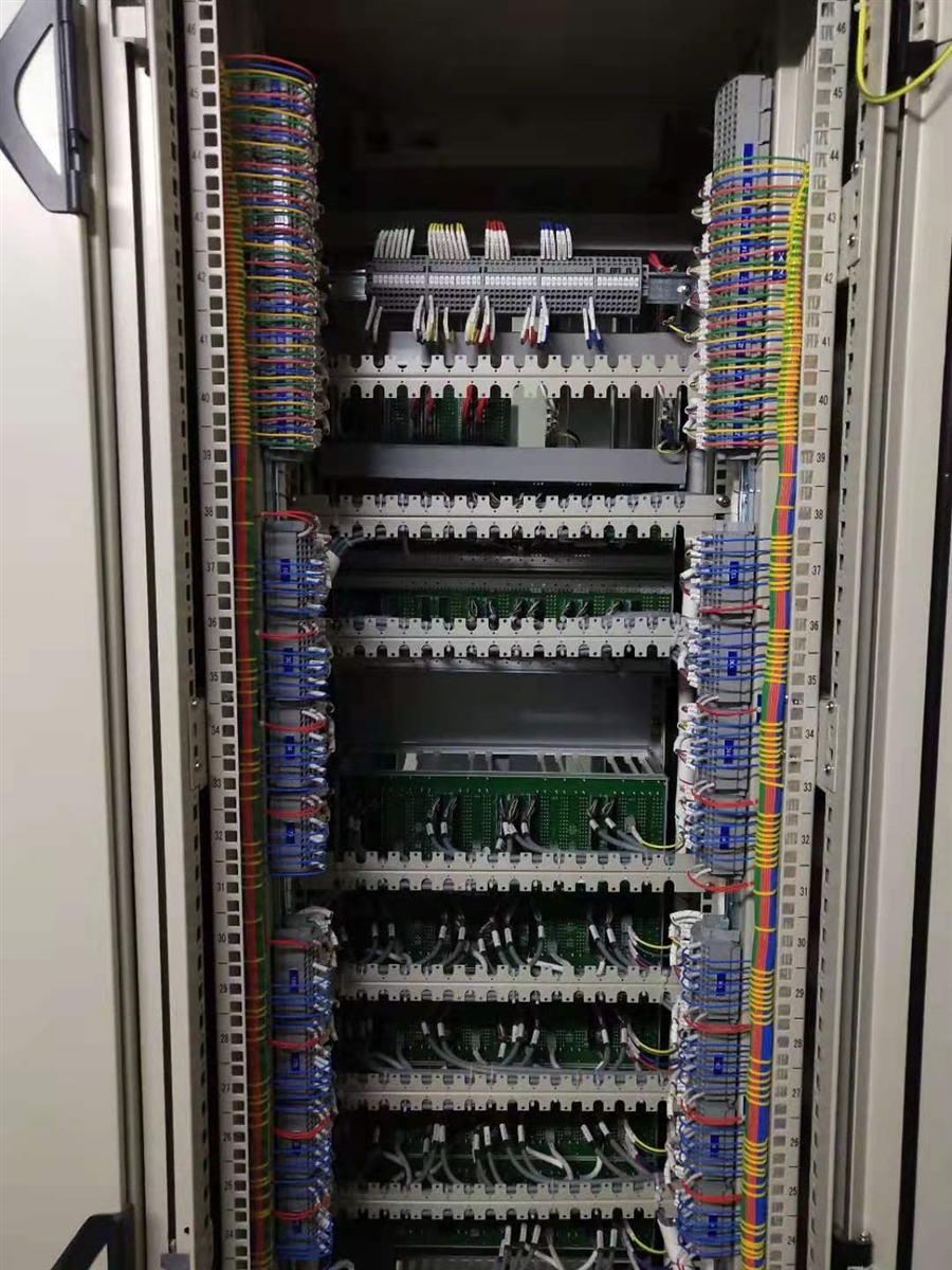 工程照片19：19号线信号机柜内配线.jpg