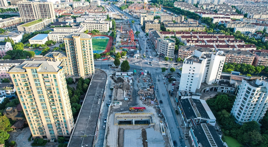 世界首例大断面曲线顶管施工全景照片.jpg
