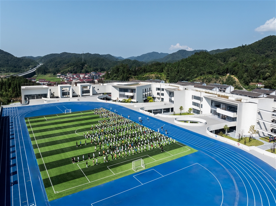 16_西湖学校操场航拍.jpg