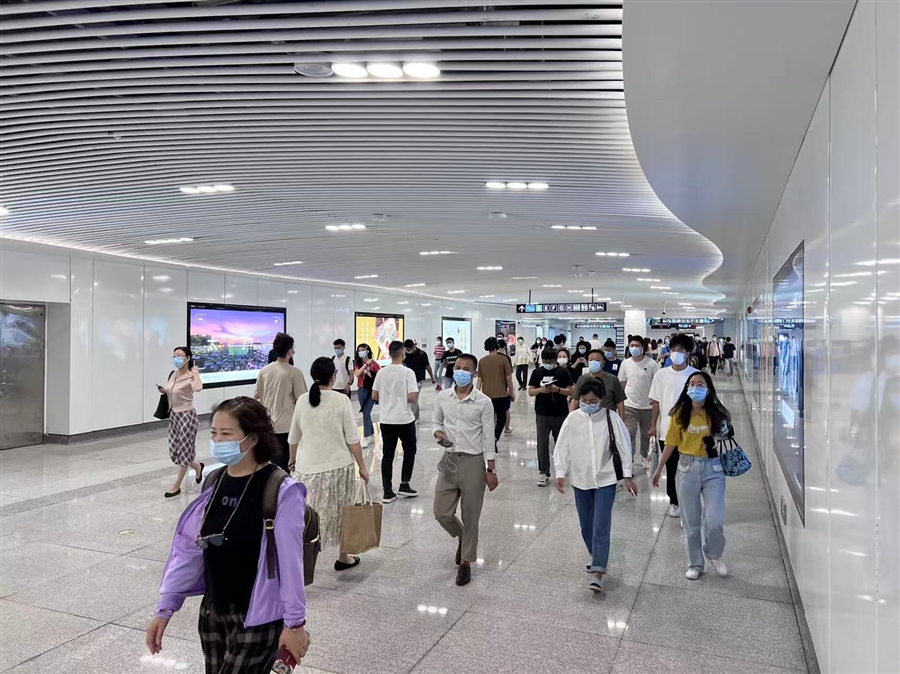 9西湖文化广场站换乘通道使用情况.jpg
