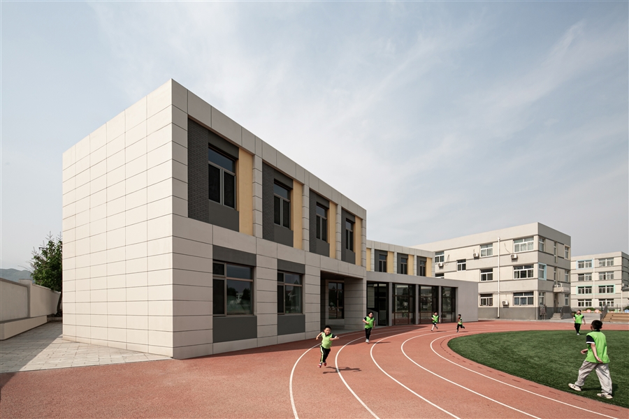 02_学校建筑外观.jpg