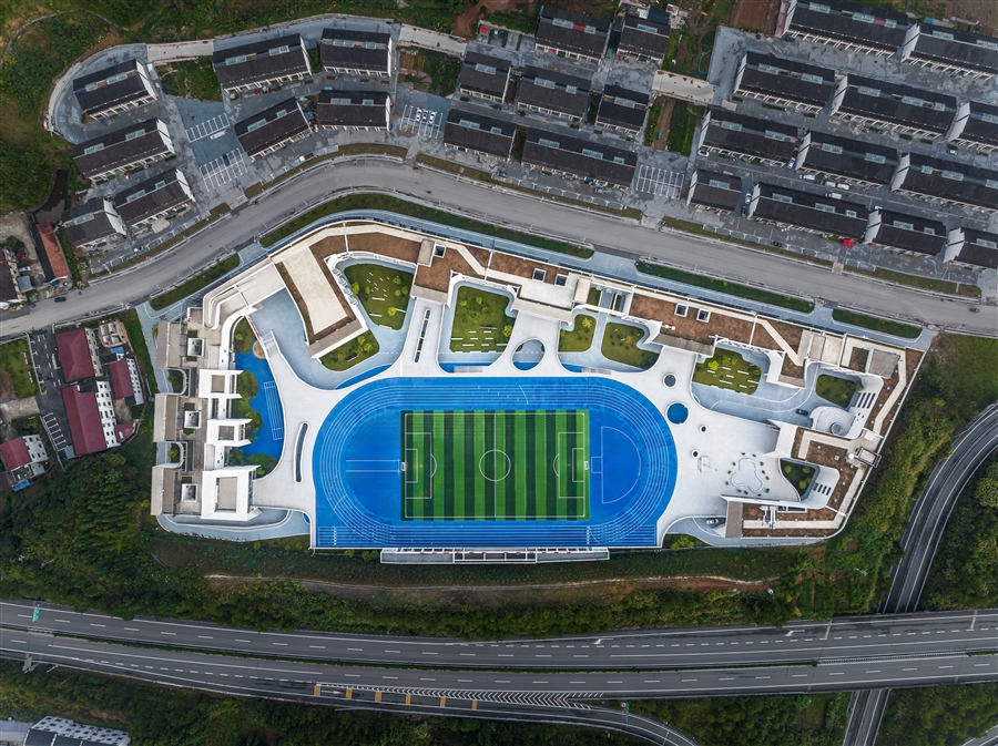 3_西湖学校总图航拍.jpg