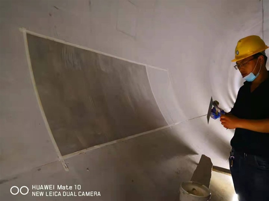 16.隧洞表面腻子封孔.jpg