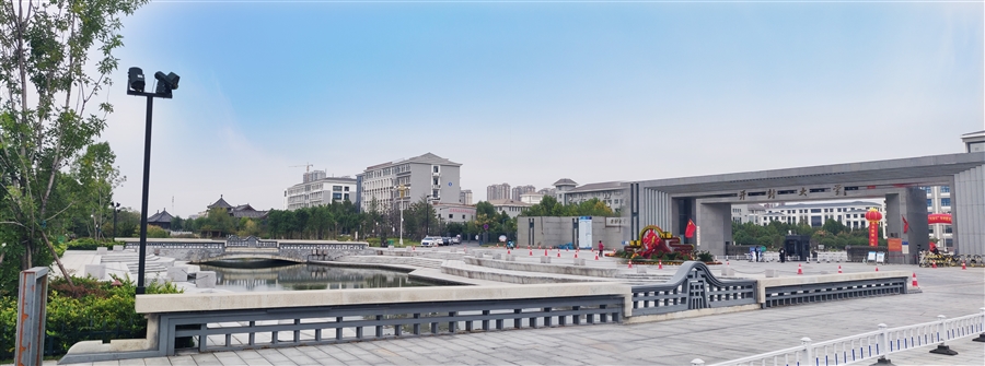 06_开封大学入口广场.jpg