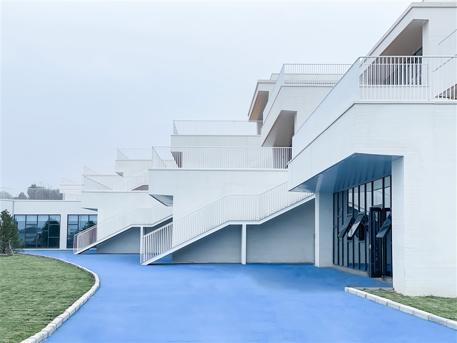 14_东立面实景.jpg