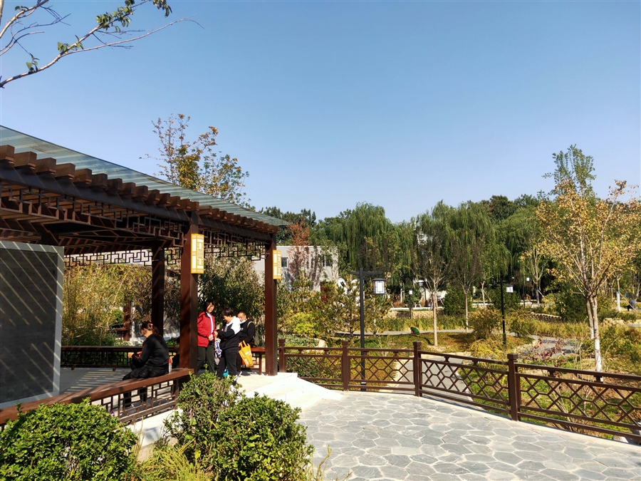 14景观廊架及栏杆实景.jpg
