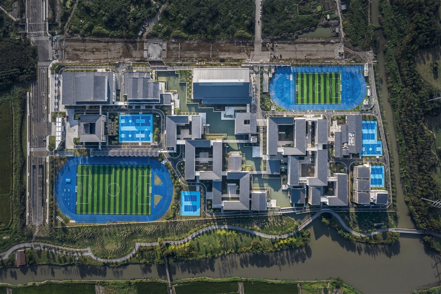 01_校园空中全景图_摄影师：王恺.jpg
