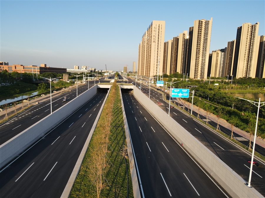 04_竣工道路下穿段鸟瞰.jpg