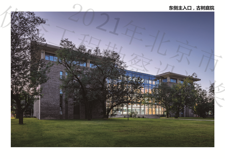 24_东侧主入口，古树庭院.jpg