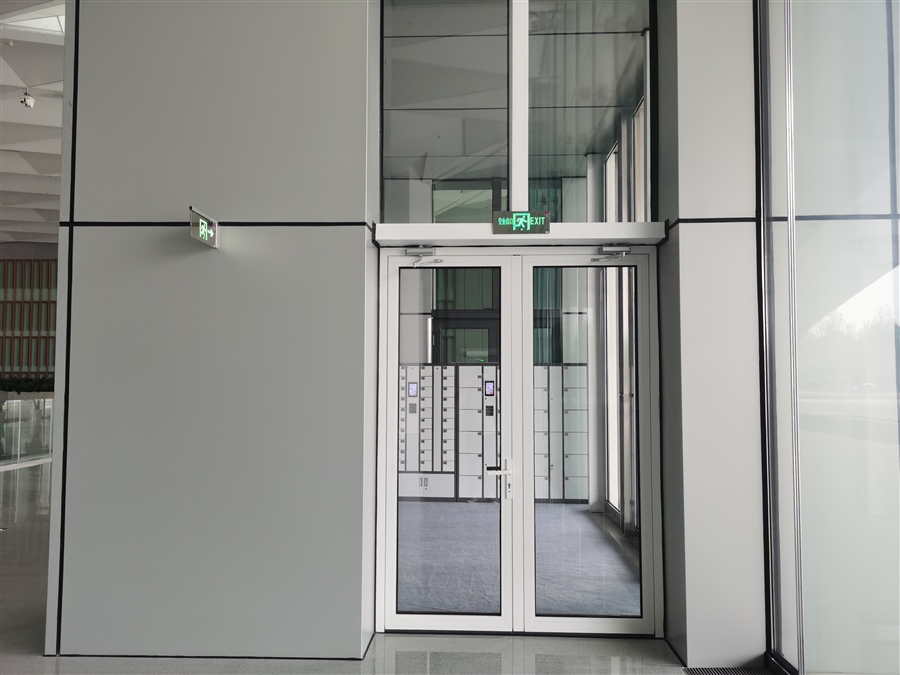 14.侧墙安装出口指示灯.jpg