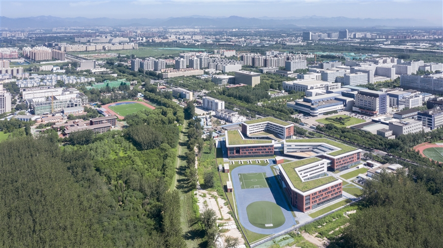 23_校园鸟瞰_自然和城市的交界.jpg