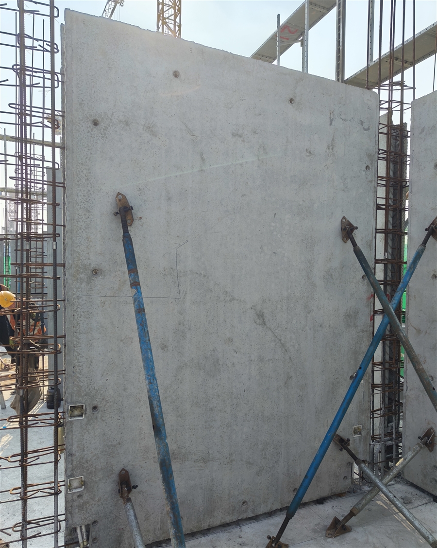 29不带肋叠合墙构件安装照片.jpg
