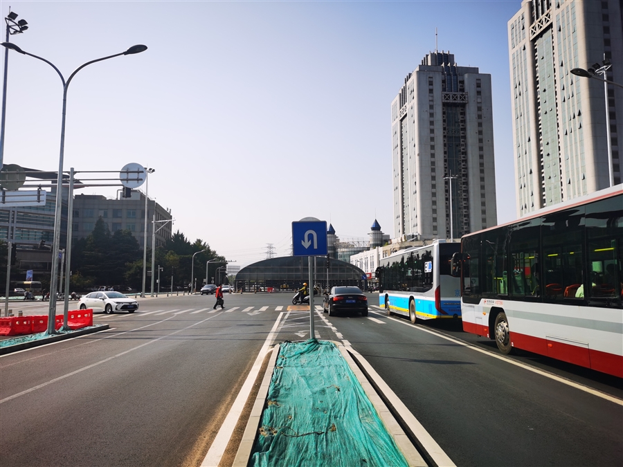 11.铁路西侧地面辅路.jpg