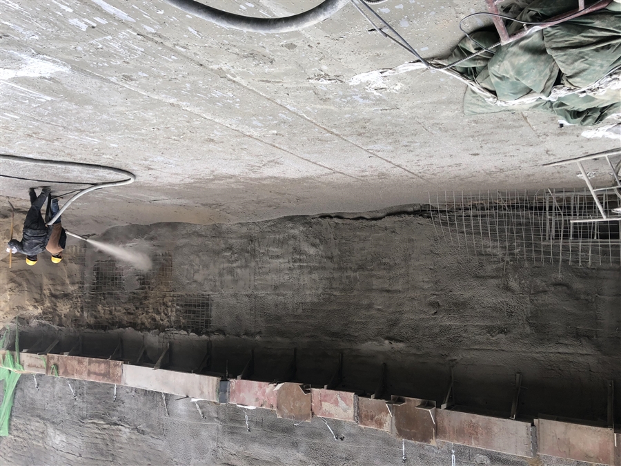 9.框架段网喷混凝土.jpg