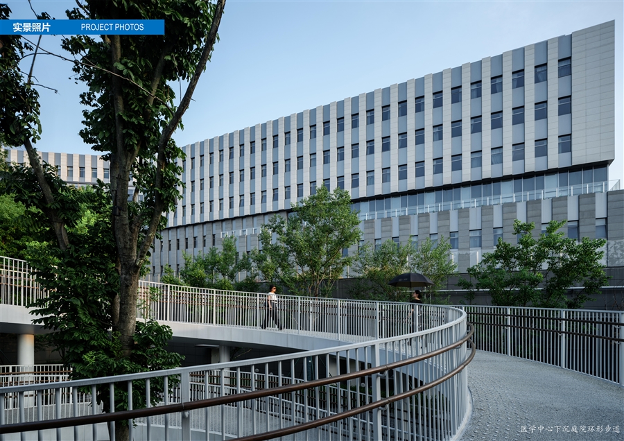 35_医学中心下沉庭院环形步道.jpg