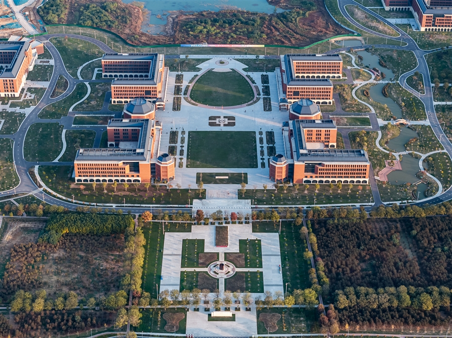 02_公共教学组团南侧航拍图.jpg