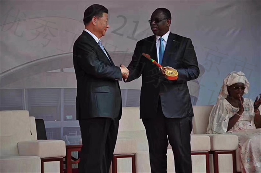 09习主席出席揭幕仪式并移交钥匙2.jpg