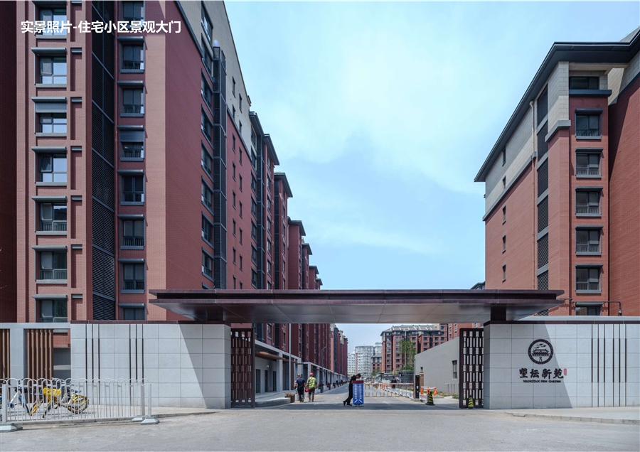 27_住宅小区景观大门实景照片.jpg