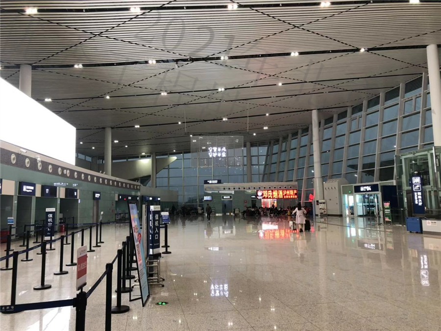 离港大厅1.jpg