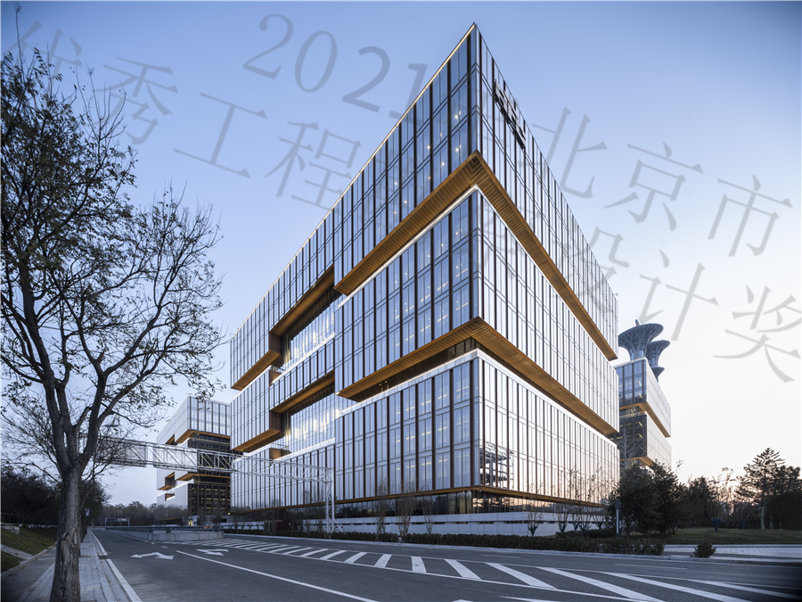 1、从西南侧看亚洲金融大厦.jpg