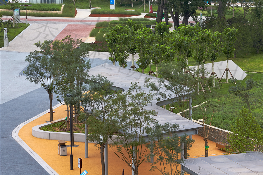 06_太阳能板廊架.jpg
