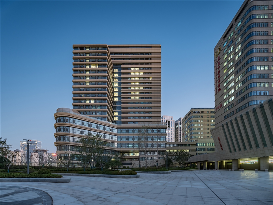 10_院内景观夜景.jpg