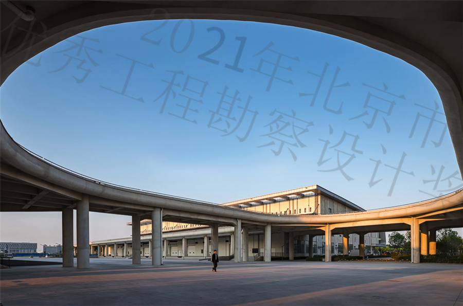 12圆弧型的二层平台视角.jpg