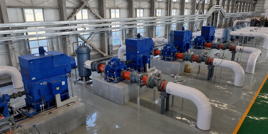 15_隔压站_4主厂房内泵组.jpg