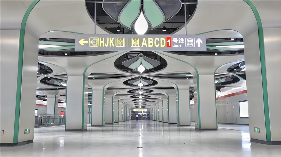02_10号线重点站_绿城广场站_站厅层公共区.jpg