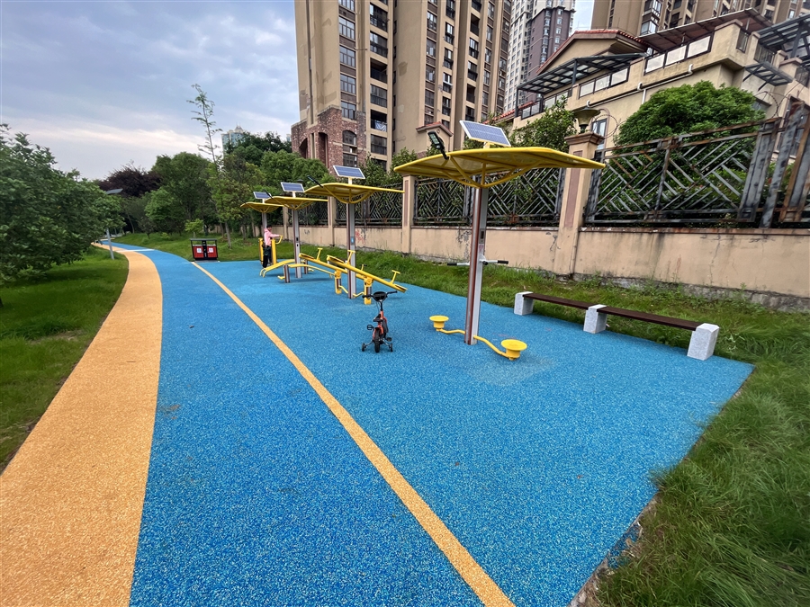 龙潭湖步道.jpg