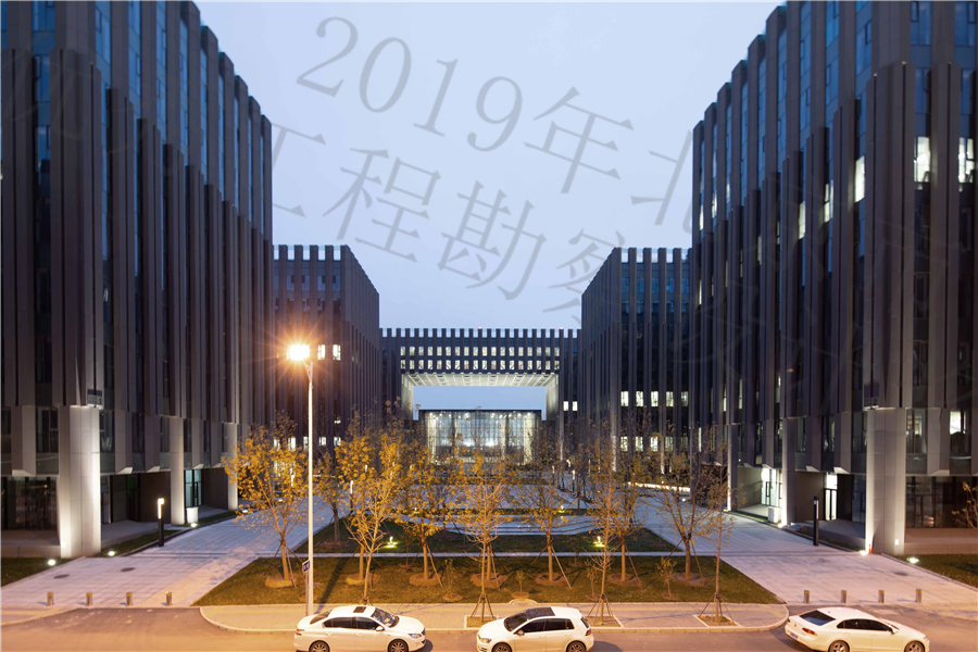 07_办公区内庭院中轴线.jpg