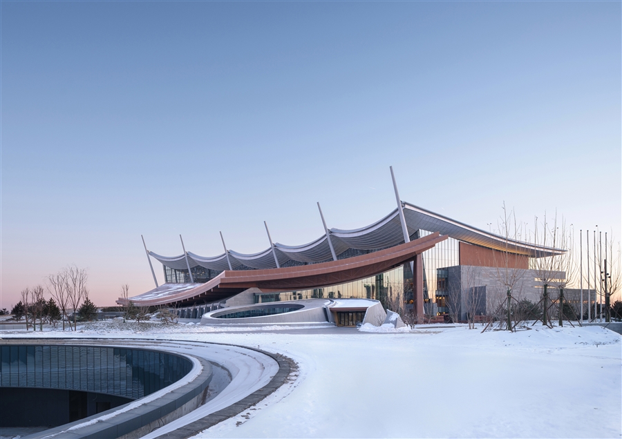 18_主入口方向全貌（雪景）.jpg