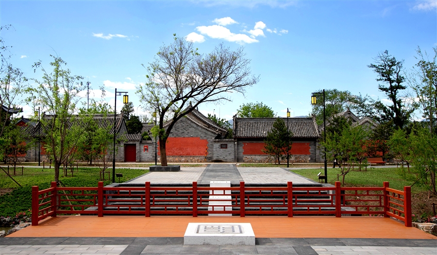 16.亲水平台——隔溪钟鸣，透林荷香篆刻实景照片.jpg