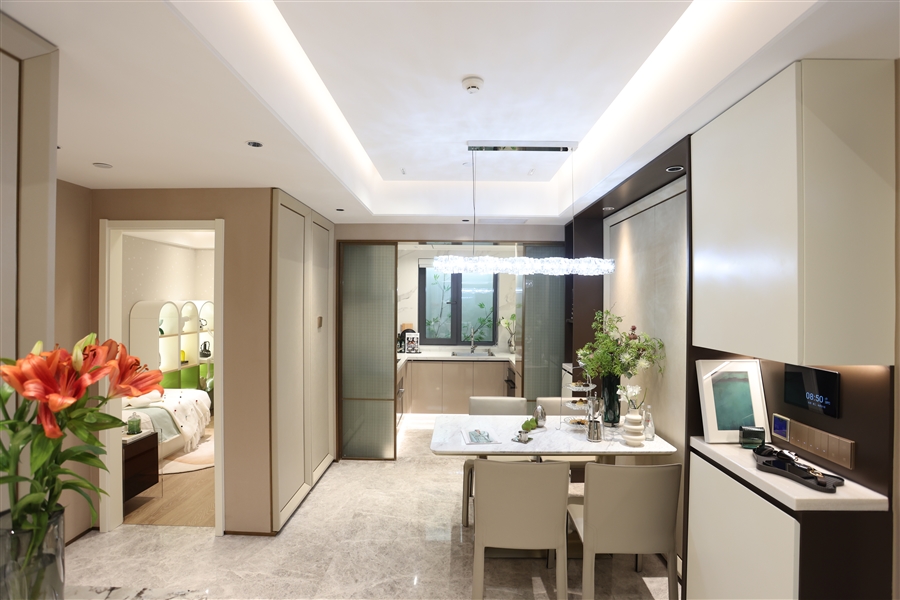 32_样板间玄关及餐厅照片.jpg