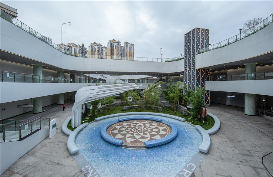 06_下沉广场内部空间及预应力连廊.jpg