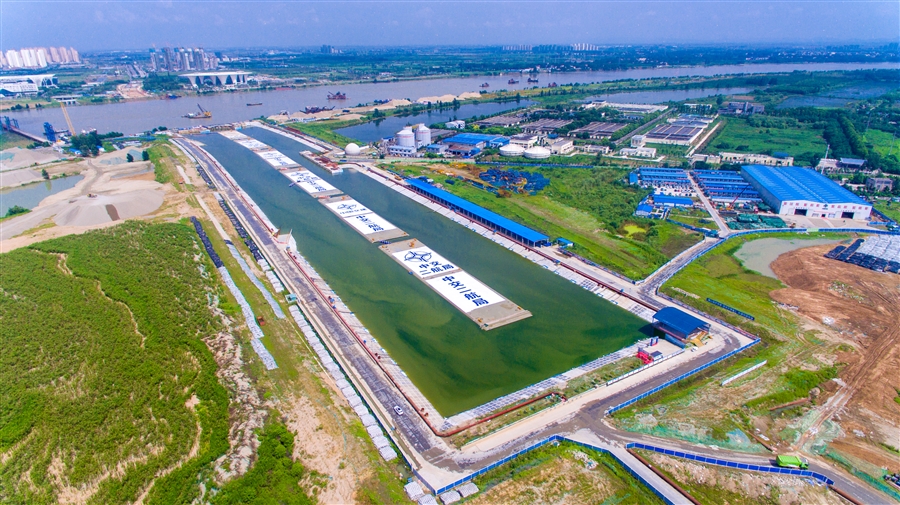 特色照片4：东汊沉管长距离轴线干坞.jpg