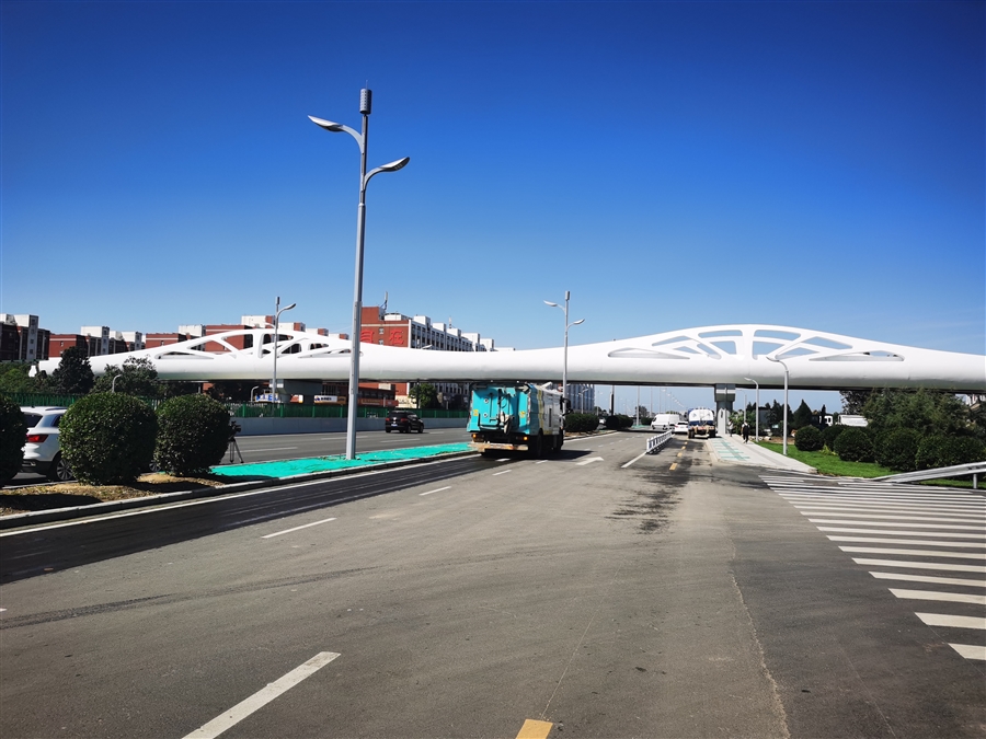 新建跨线桥.jpg