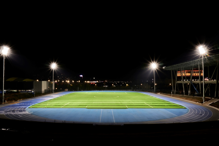 016_室外运动场地夜景_摄影：江艺铭.jpg