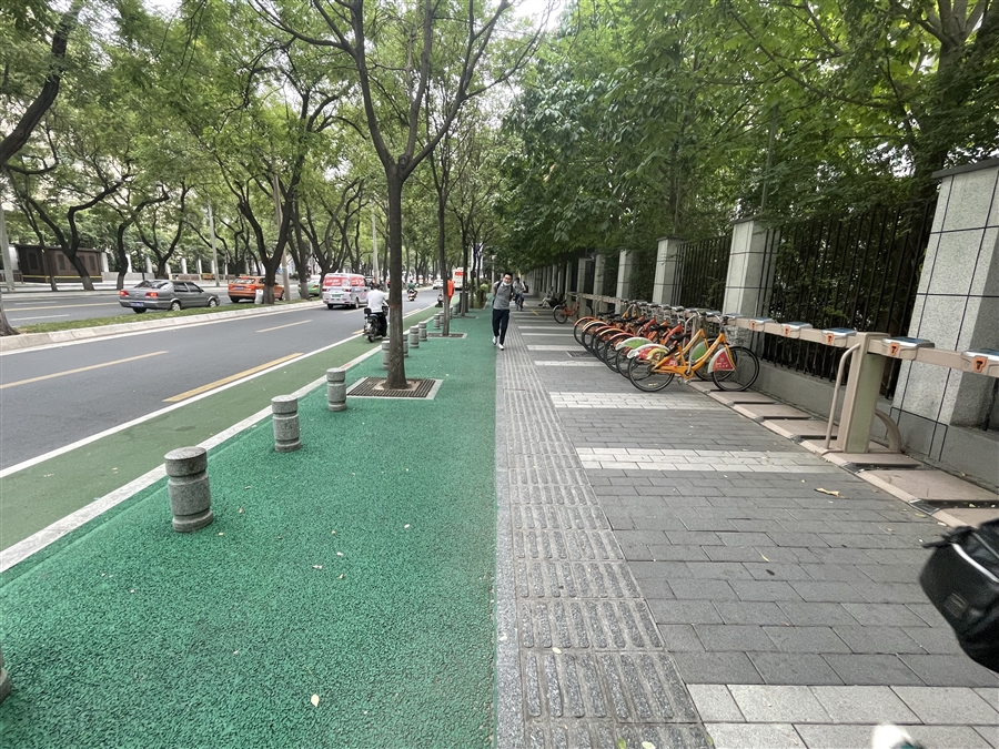 人行道透水混凝土改造.JPG