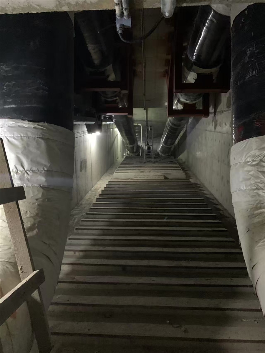 管廊内管道翻身.jpg