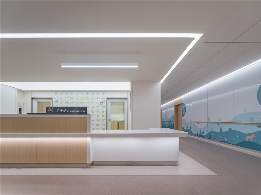 14_儿童病房护士站走廊.jpg