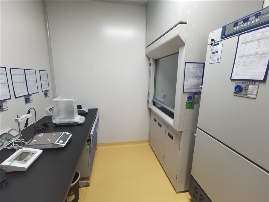 PCR检验区试剂准备间.jpg